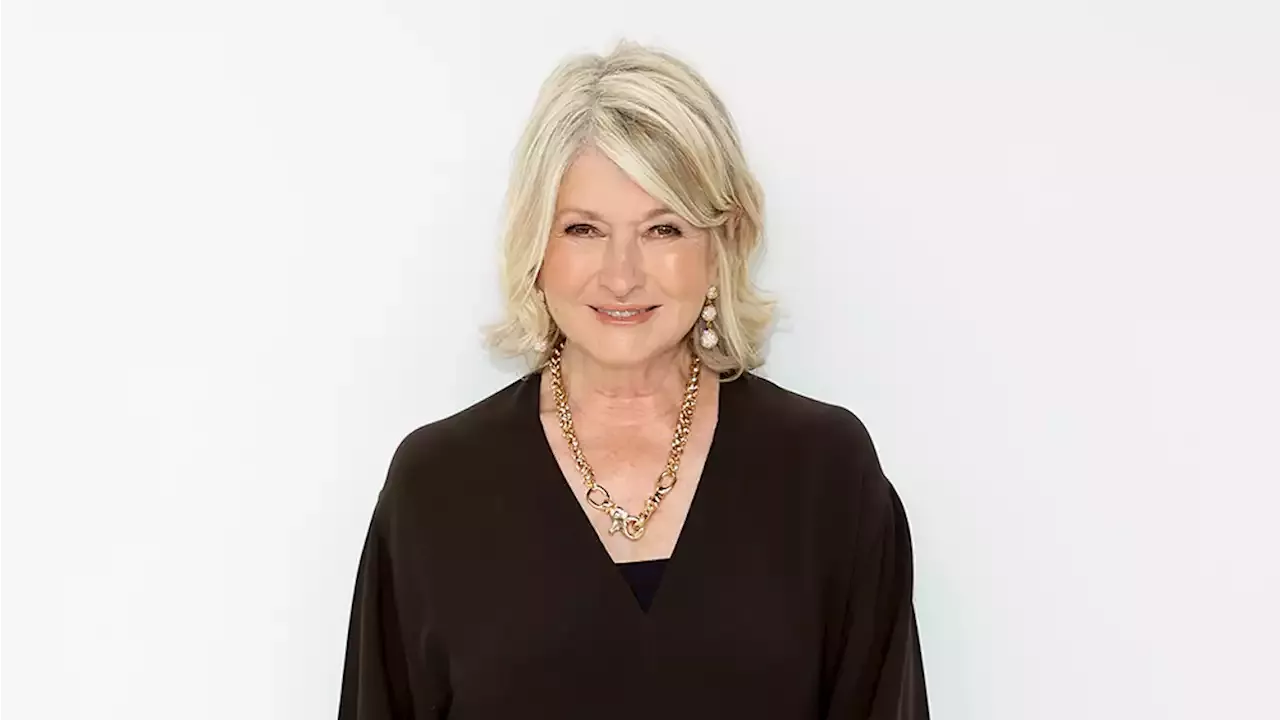 Martha Stewart Poses for Sports Illustrated Swimsuit Cover at 81: ‘The ...