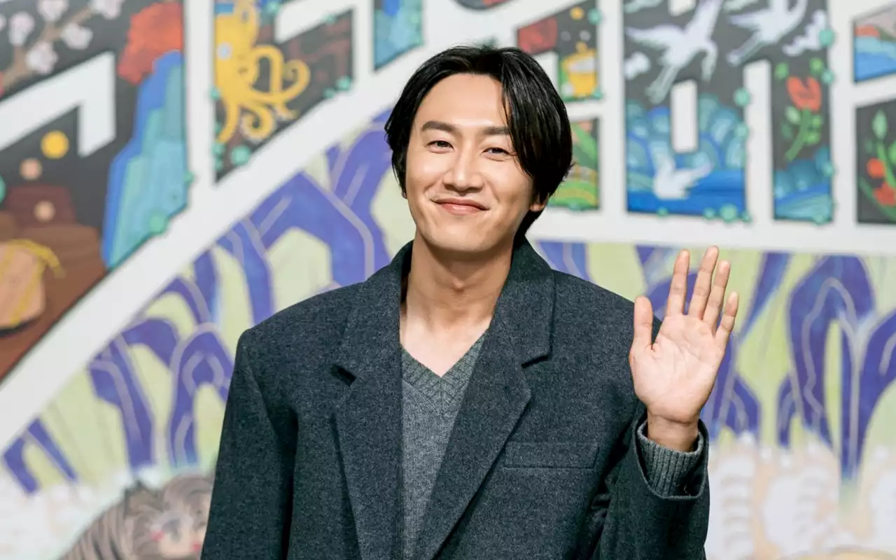 Penampilan Anyar Lee Kwang Soo Dikaitkan Beberapa Tokoh Ternama