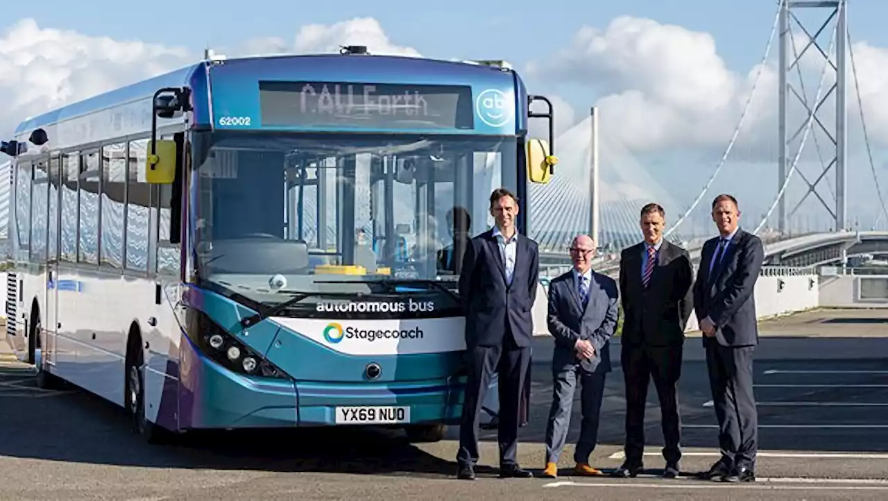 Selbstfahrender Bus mit Passagieren geht in Schottland in den Regelbetrieb | W&V