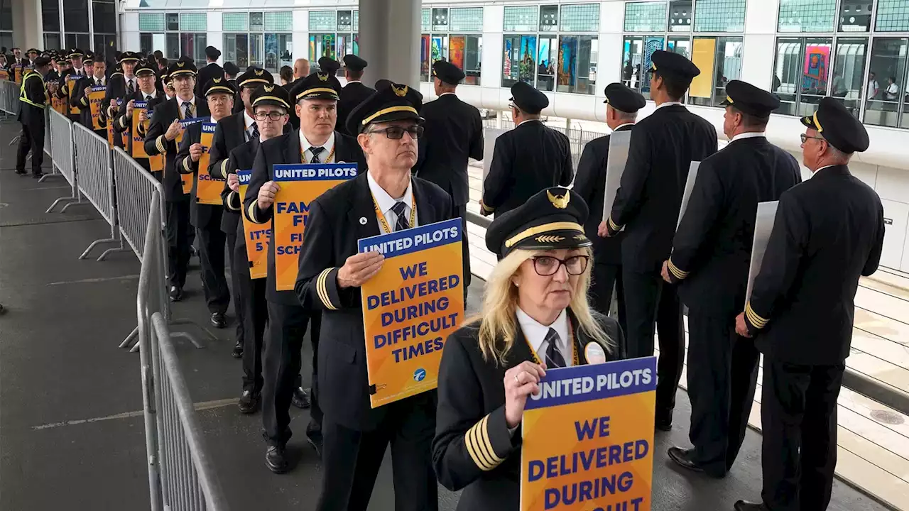 Pilots at United picket for higher pay as pressure builds before summer travel season