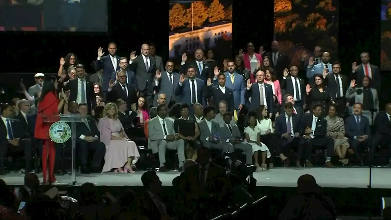 13 new aldermen sworn into Chicago City Council alongside Mayor Brandon Johnson