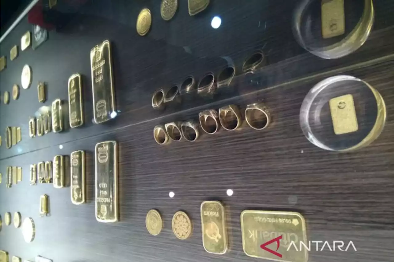 Harga emas Antam hari ini naik Rp4.000 per gram