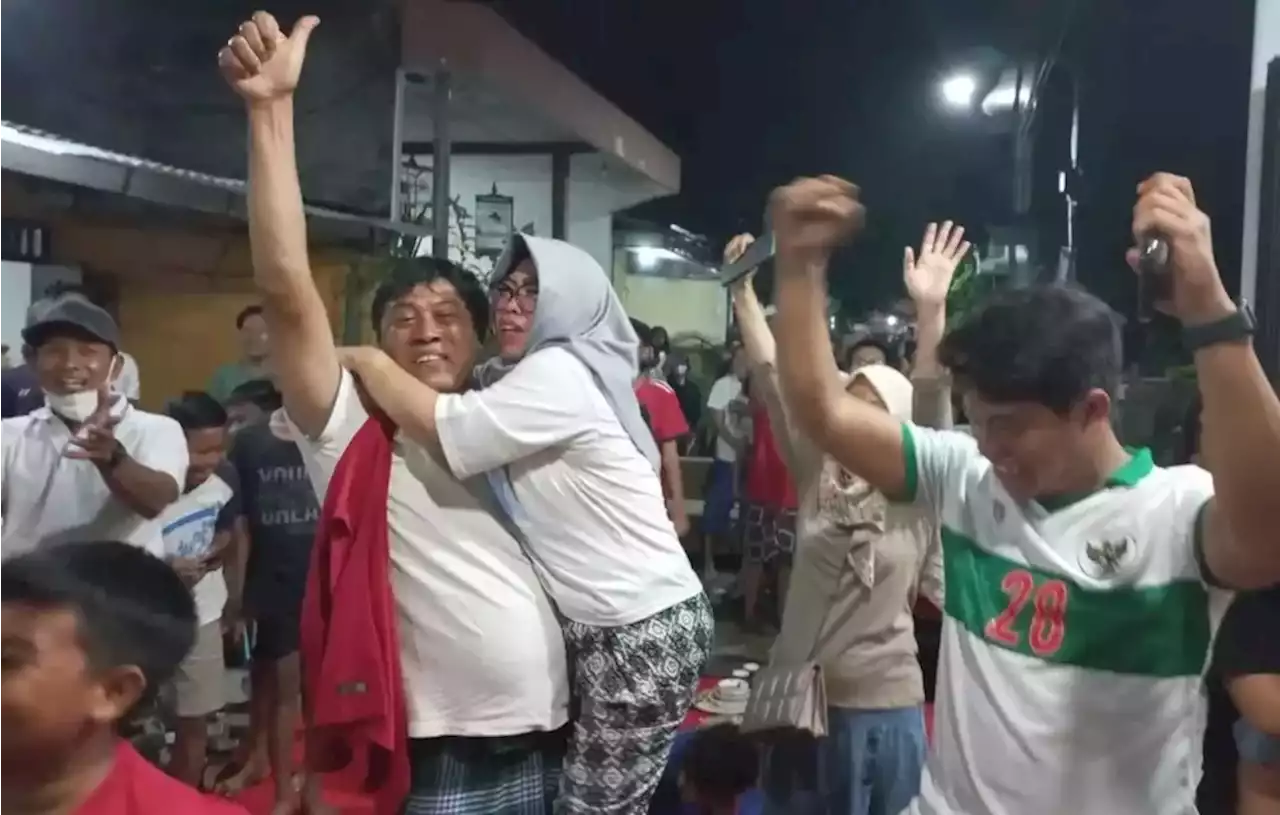 Suasana Nobar di Rumah Pemain Timnas Indonesia Dewangga