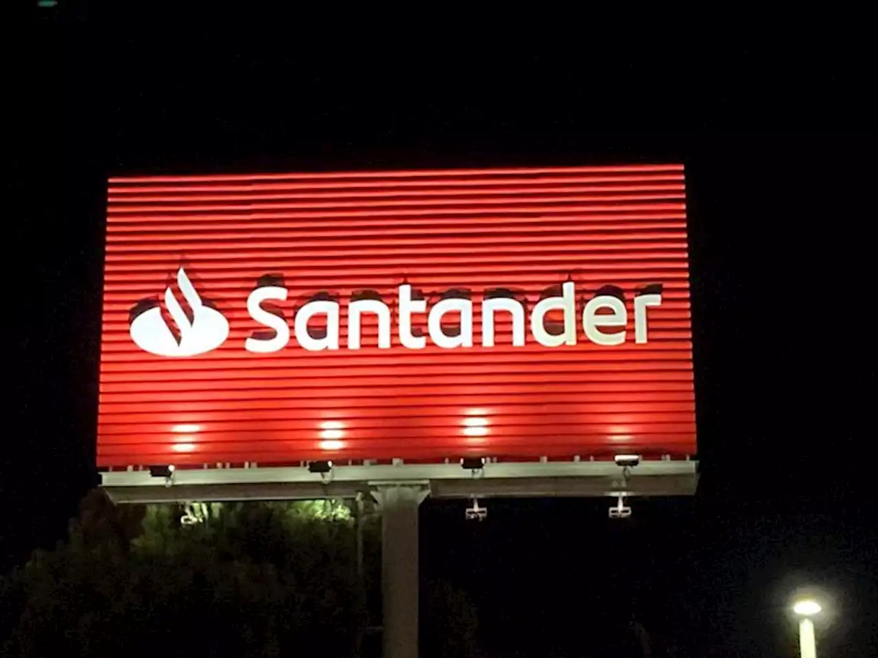 Santander coloca 1.500 millones a 10 años con una demanda de más de 4.000 millones