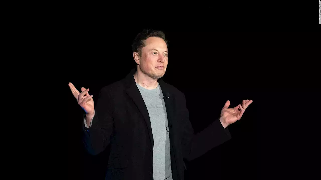 Elon Musk dijo que debe aprobar todas las decisiones de contratación en Tesla