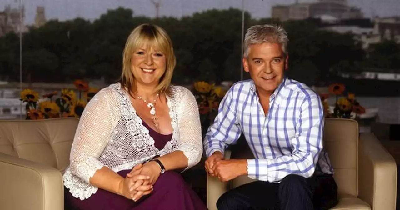 Fern Britton's 'loaded tweet' aimed at Phillip Schofield sends fans wild