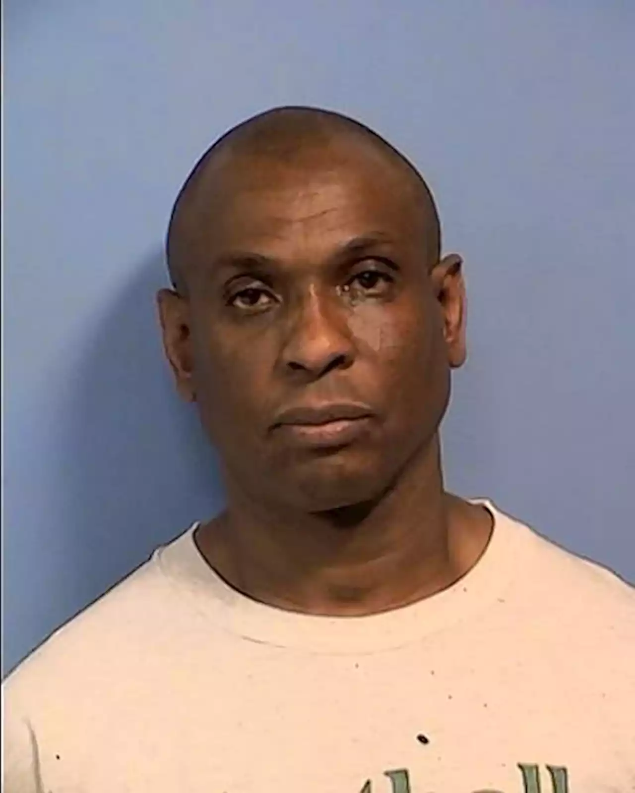 DuPage County jail guard charged with having sex with a detainee, official misconduct