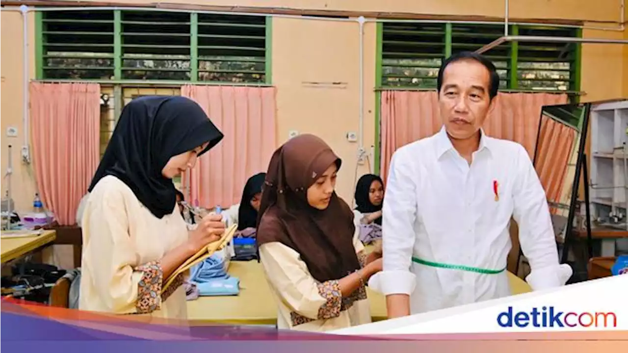 Jokowi Pesan Baju Buatan Siswa SMK di Jambi, Langsung Diukur Badannya