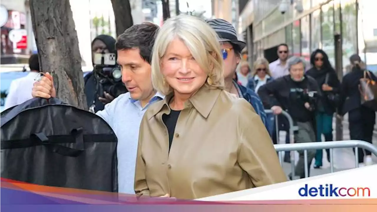 Usia 81, Martha Stewart Jadi Model Sports Illustrated Swimsuit Issue