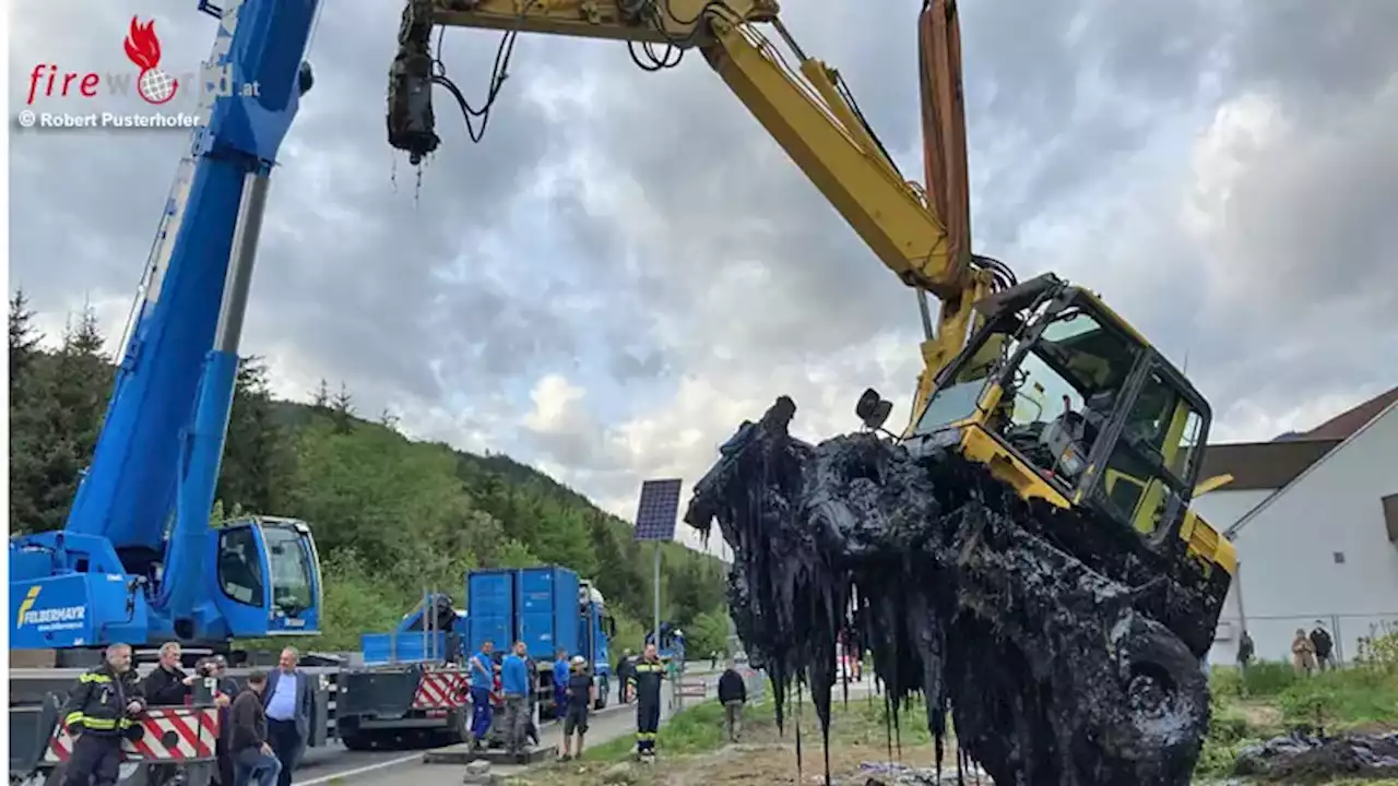 Stmk: Radlader versinkt in Mürzzuschlag im Morast