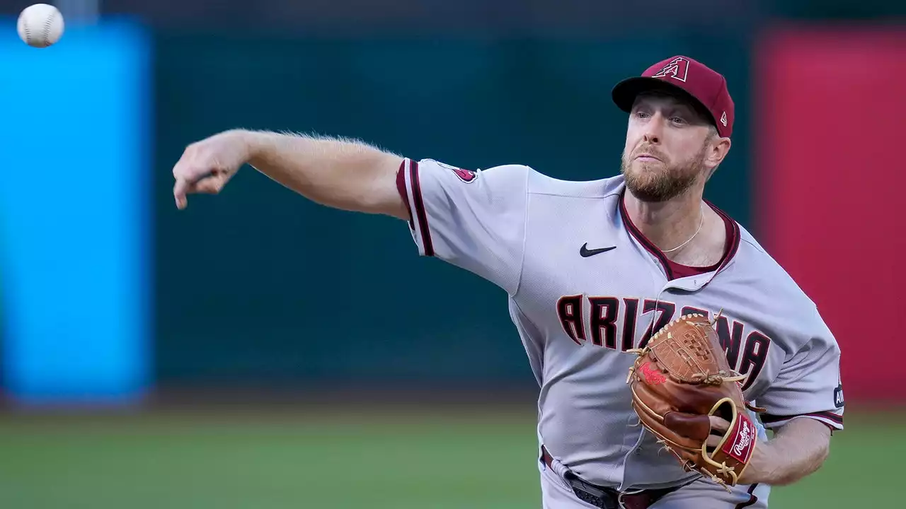 Diamondbacks' Merrill Kelly ejected from game in bizarre sequence