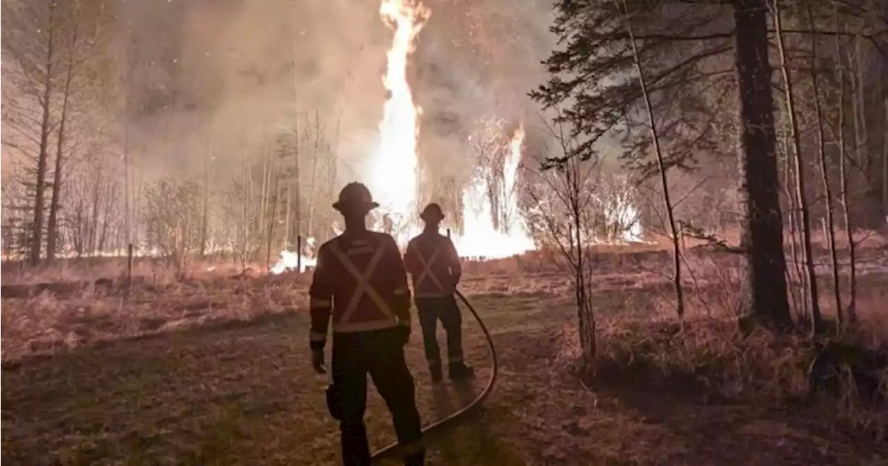 Alberta is on fire: The wildfire situation Monday and where to find evacuation orders | Globalnews.ca