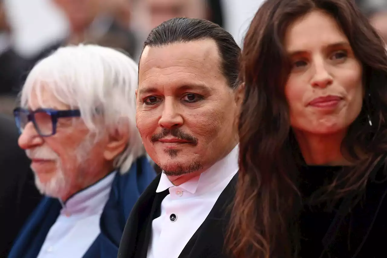 Festival de Cannes : Johnny Depp et Maïwenn se sont montrés très complices sur le tapis rouge