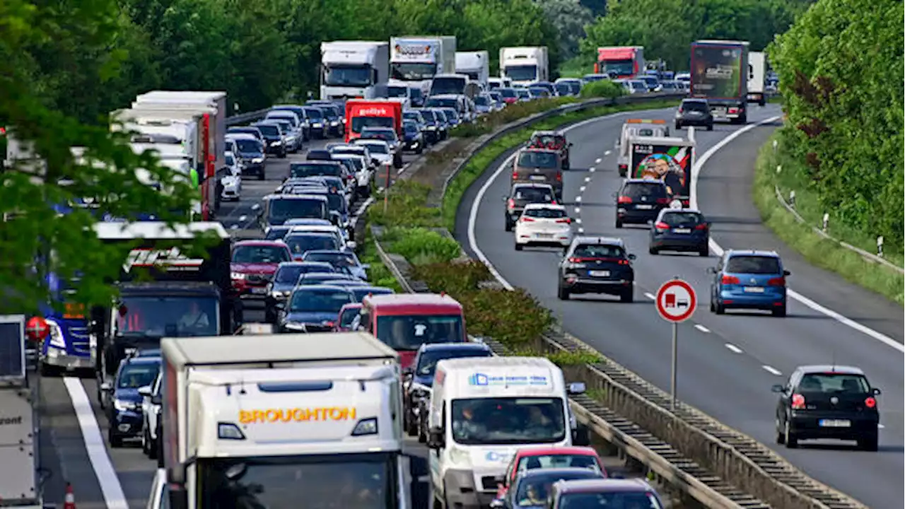 Fernverkehr: Telekom will Handynetz an Autobahnen verbessern