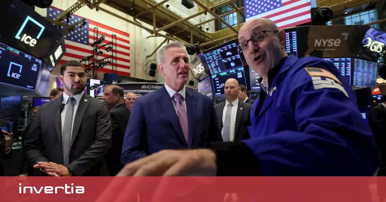 Wall Street cae entre las negociaciones sobre el techo de deuda y las ventas minoristas de Estados Unidos