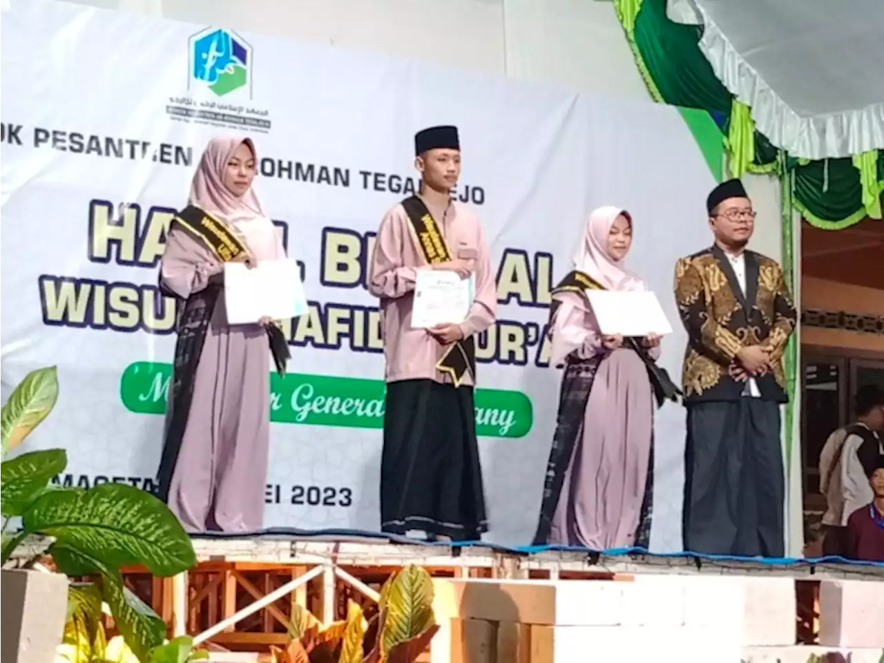 Ponpes Ar-Rohman Hadiahi Beasiswa S-1 untuk Santri Hafidz