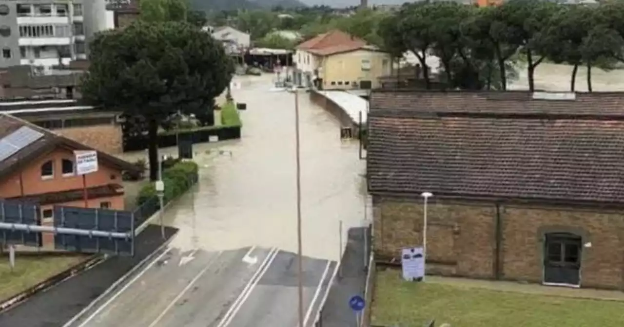 Maltempo, a Cesena il Savio esonda in centro. 'Il peggio deve venire'