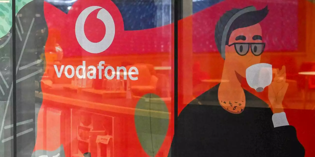 Vodafone plans 11,000 job cuts and forecasts cash-flow decline