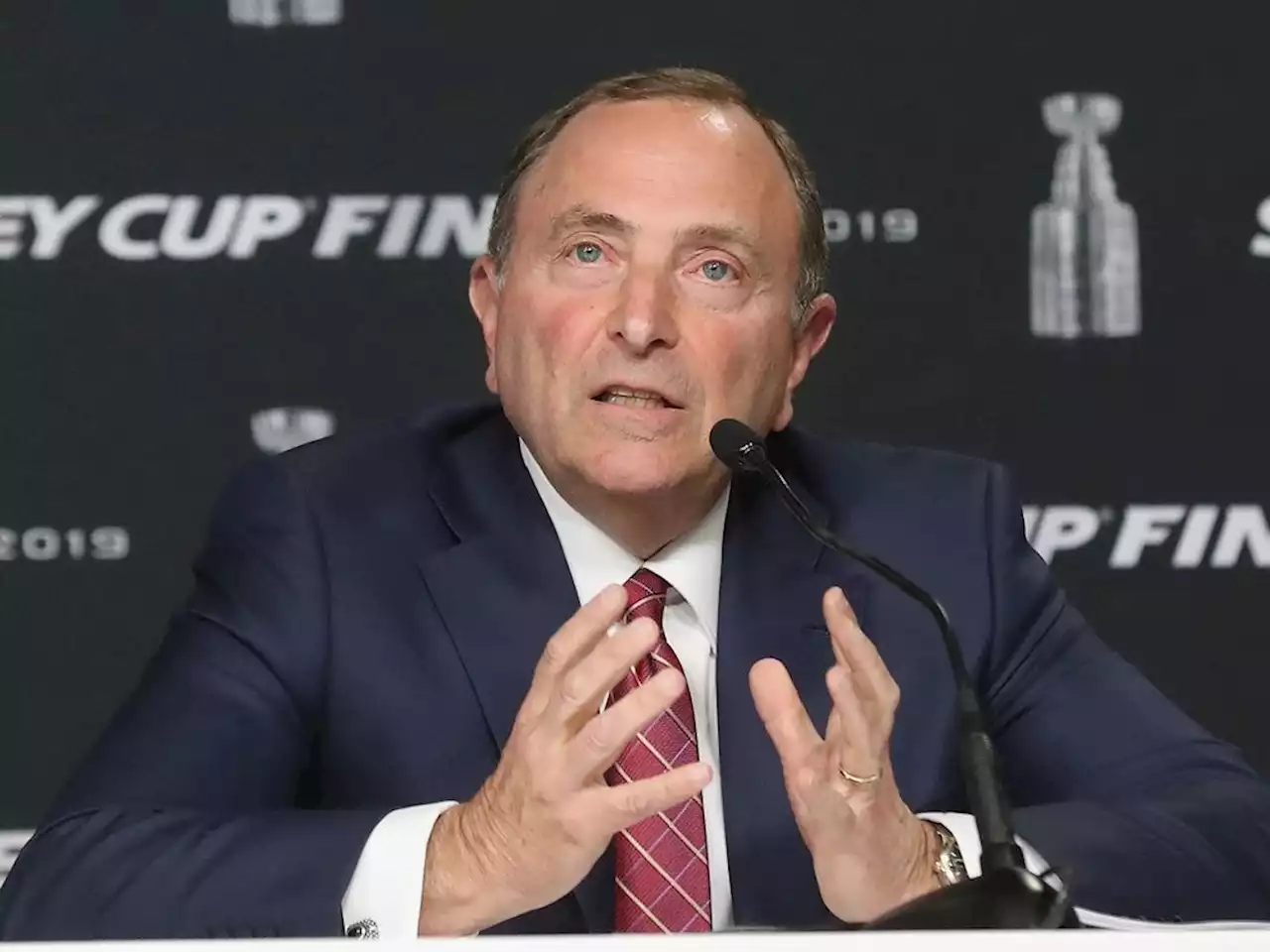 Final bids for Ottawa Senators: Four bids submitted, including one at $1B, sources say