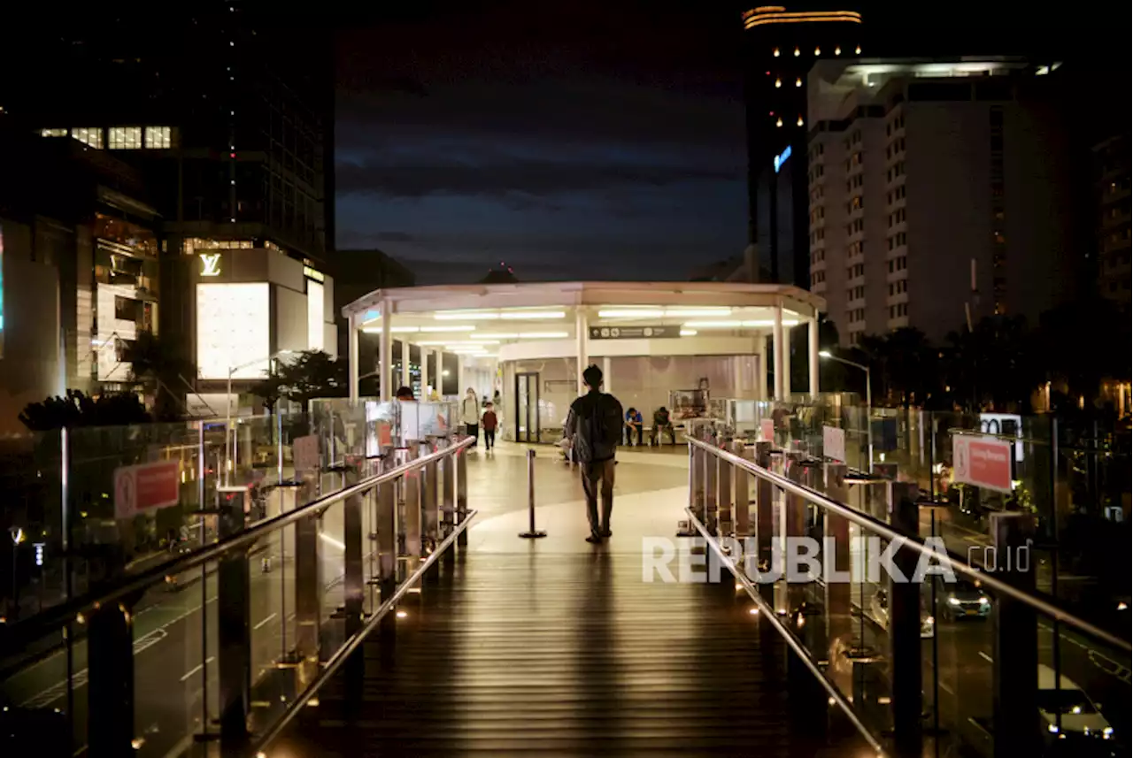 TransJakarta Perbaiki Halte yang Rusak dan Bocor |Republika Online