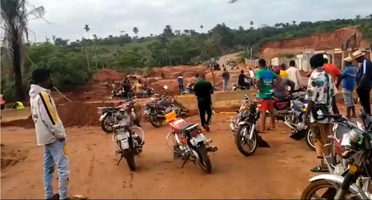 Hundreds Of Motorists, Residents Stranded As Ogwashi-Uku Bridge Collapses In Delta State | Sahara Reporters