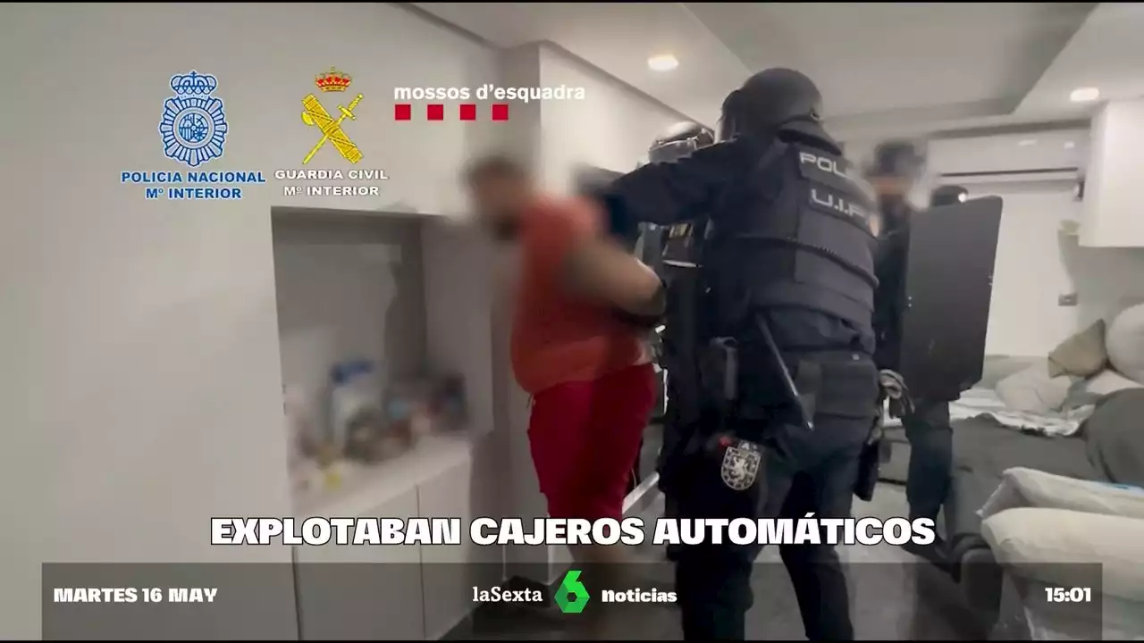 Caen dos bandas que explotaban cajeros automáticos con petardos y se hacían pasar por la Policía