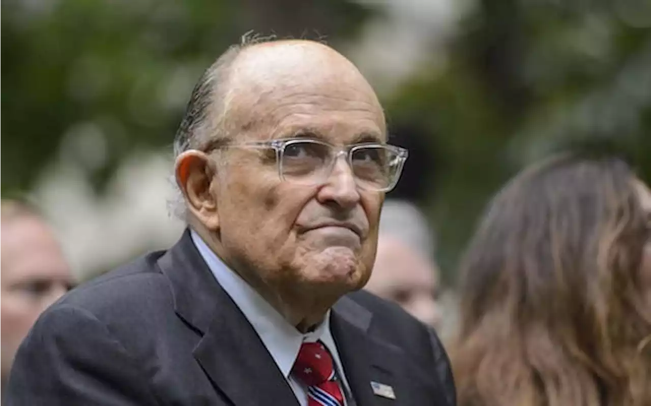 New York, ex sindaco Rudy Giuliani accusato di abusi sessuali