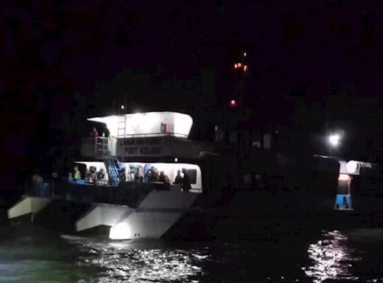 140 stranded as Langkawi ferry runs aground