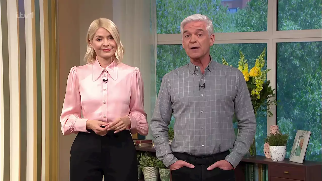 Phil 'flatteringly attentive' to Holly on return to This Morning, says expert