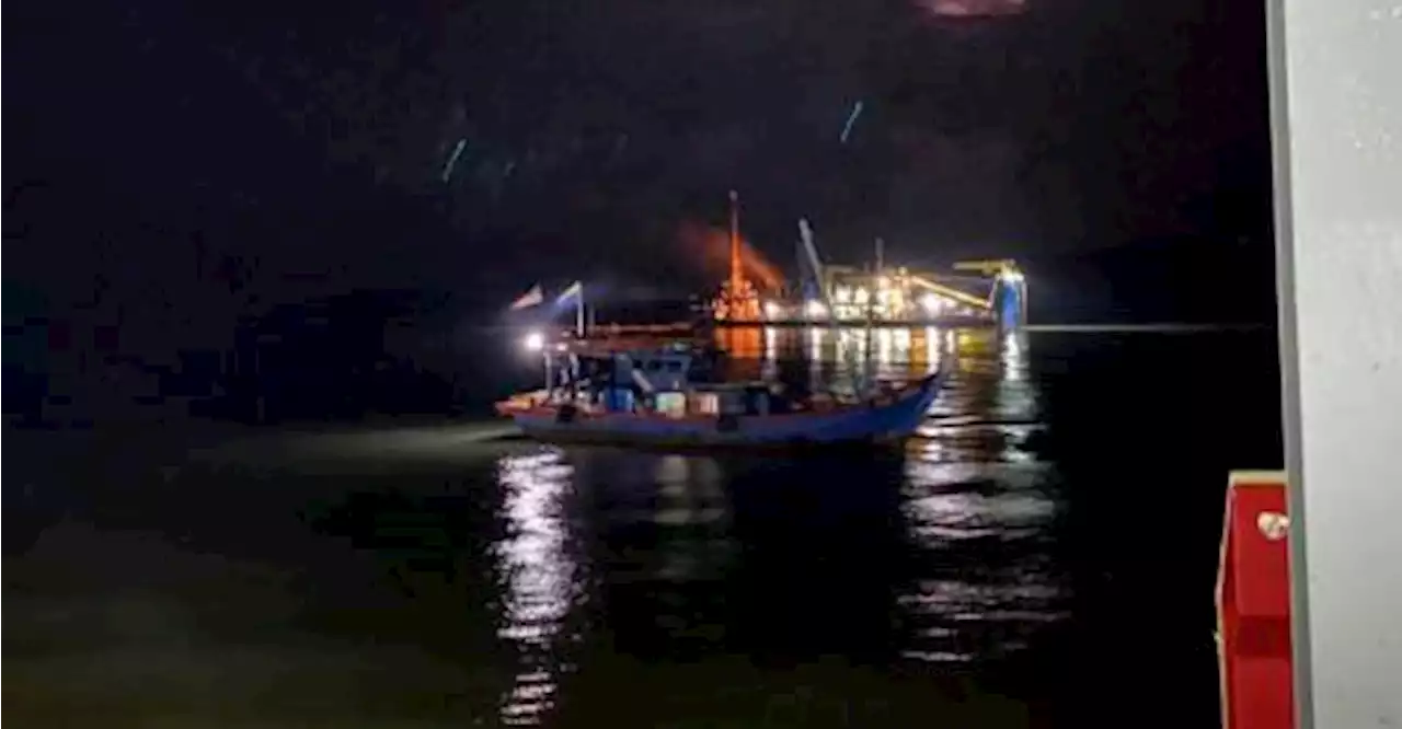 140 stranded as Langkawi ferry runs aground