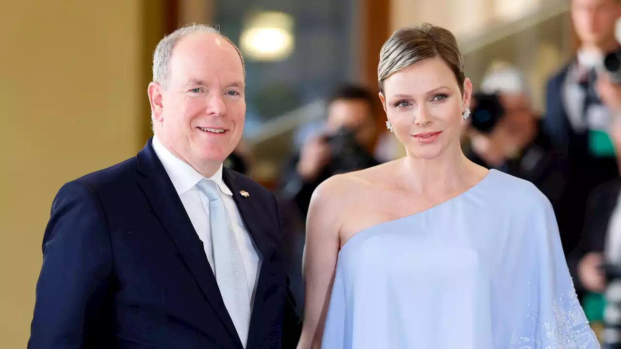 Charlène de Monaco dévoile son nouveau look lors d'une apparition avec le prince Albert