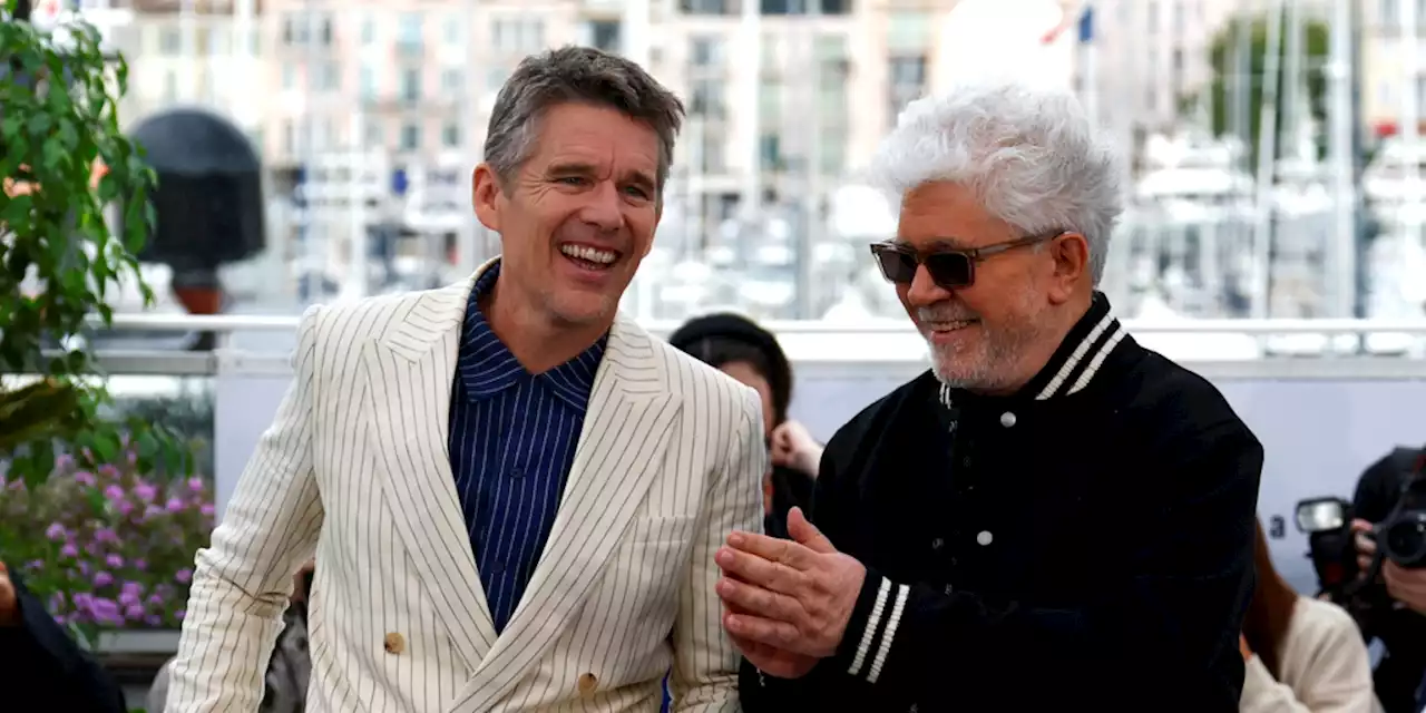 Pedro Almodóvar aterriza en Cannes y anuncia su nueva película en inglés: «Será en Nueva York con dos personajes femeninos en una situación extrema»