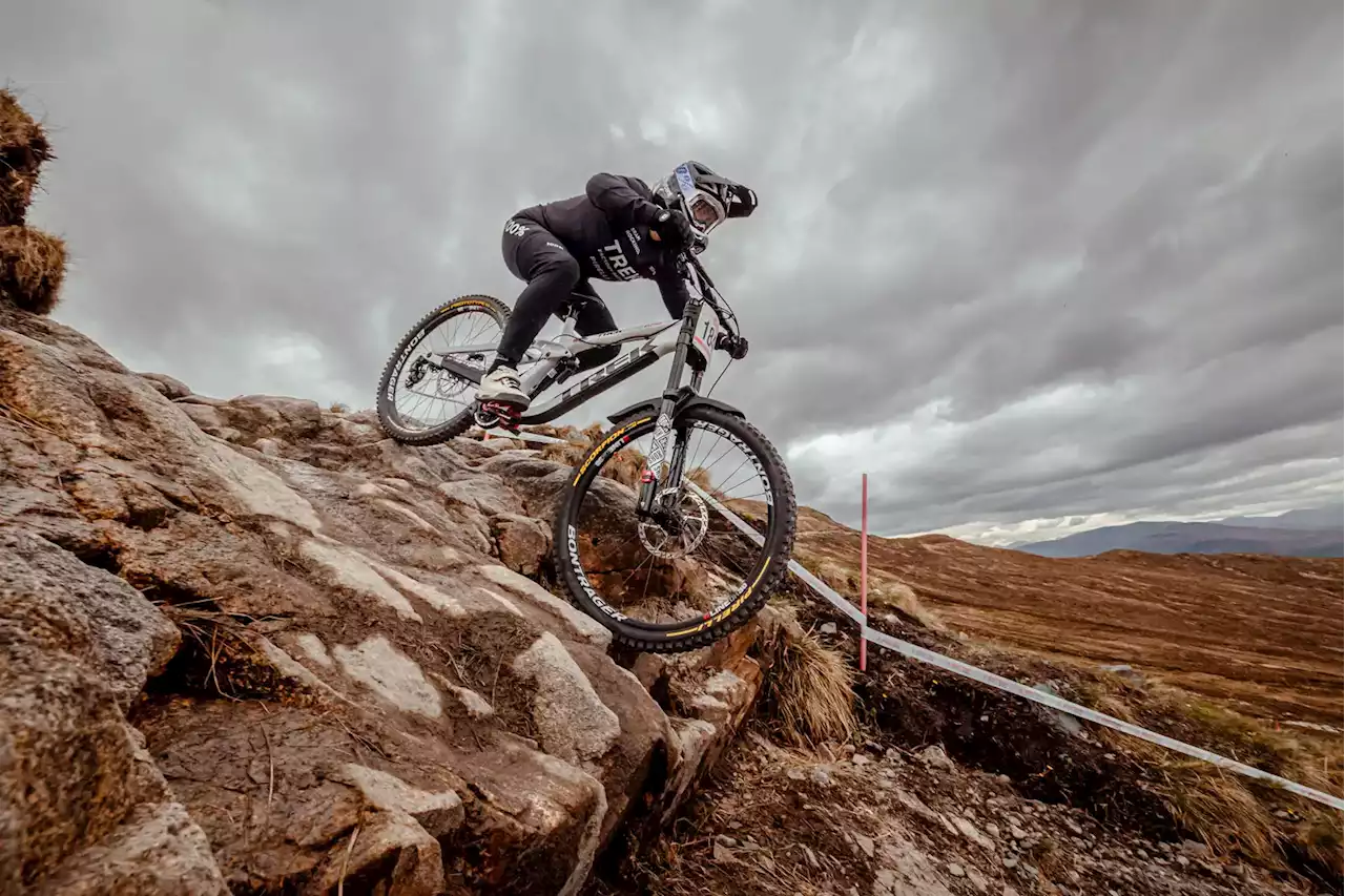 Pro Bike Check & Interview: Hattie Harnden's Trek Session Downhill Bike