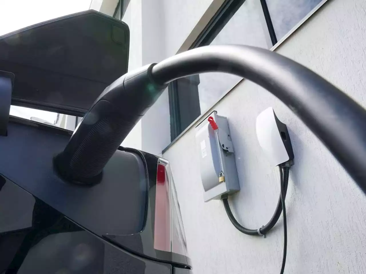 Canada, U.S. team up on EV charging corridor from Quebec City to Kalamazoo