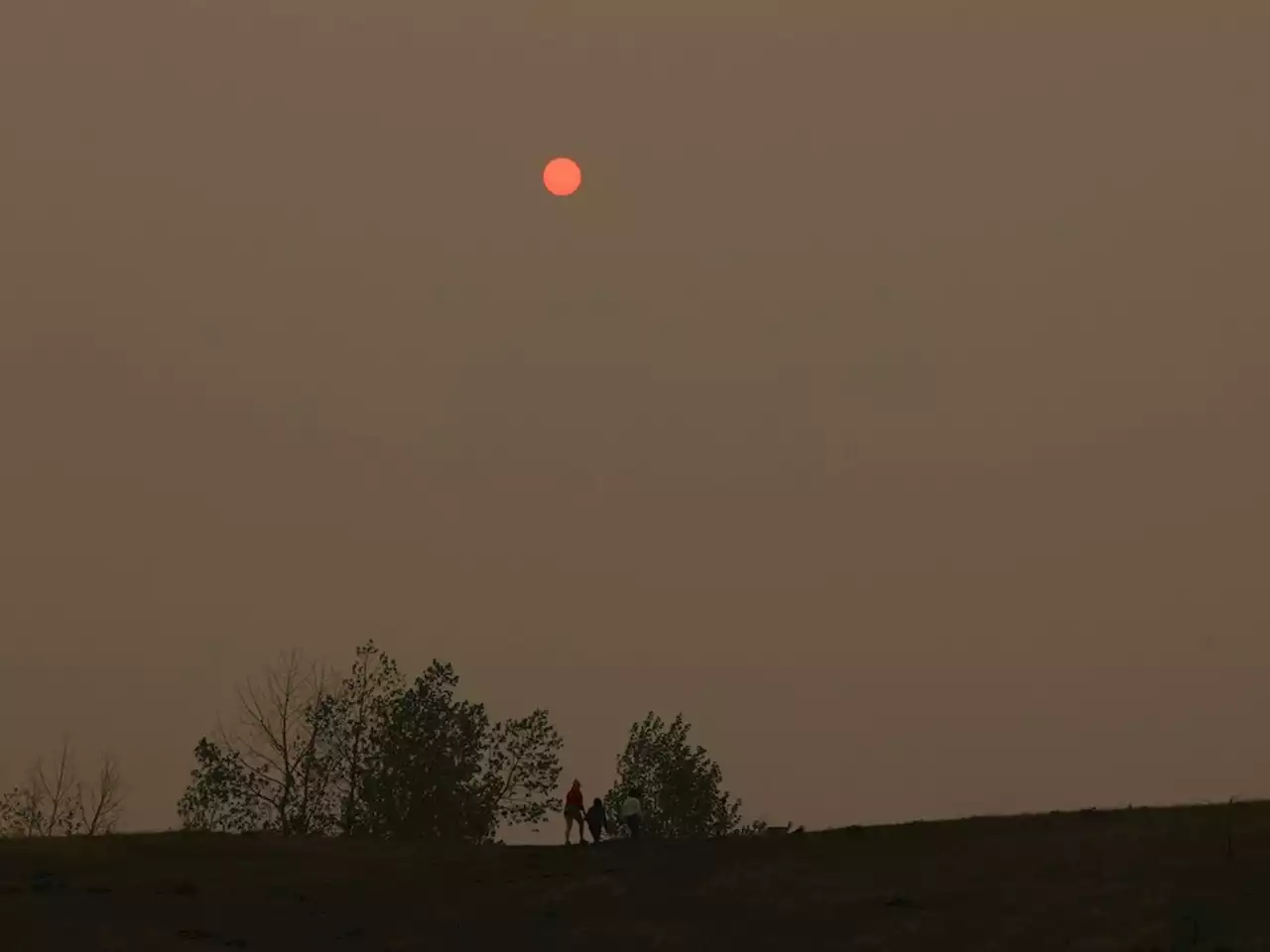 Environment Canada warns of poor air quality as wildfire smoke blows into Calgary