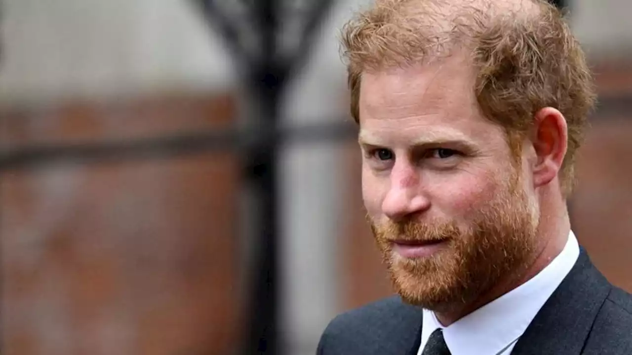 Investigator boasted about 'getting queen's medical records', Prince Harry case told