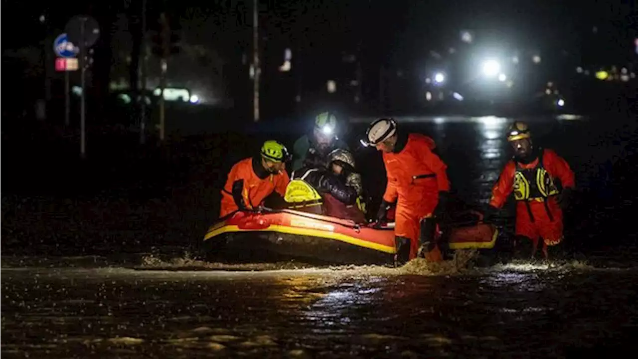 Penampakan Ngeri Banjir Dahsyat di Italia, Kota-Kota Lumpuh - Foto 1