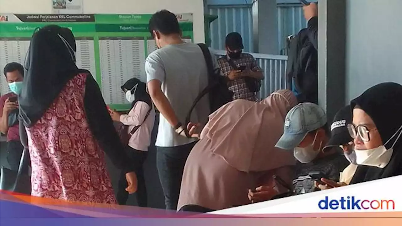 Ada Truk Mogok di Perlintasan, KRL Rangkasbitung-Tanah Abang Telat Datang