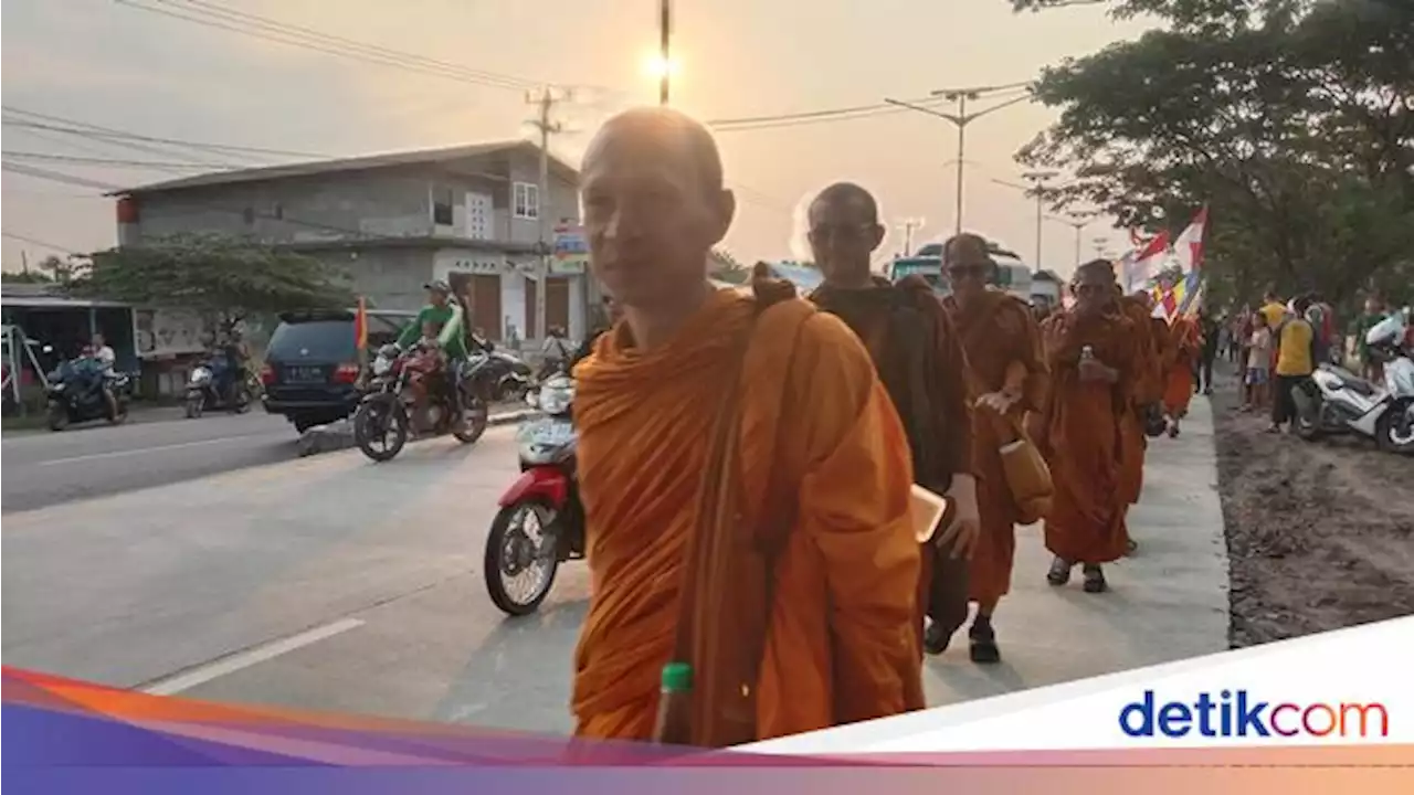 Kisah 32 Biksu Jalan Kaki dari Thailand ke Borobudur, Sudah di Indramayu