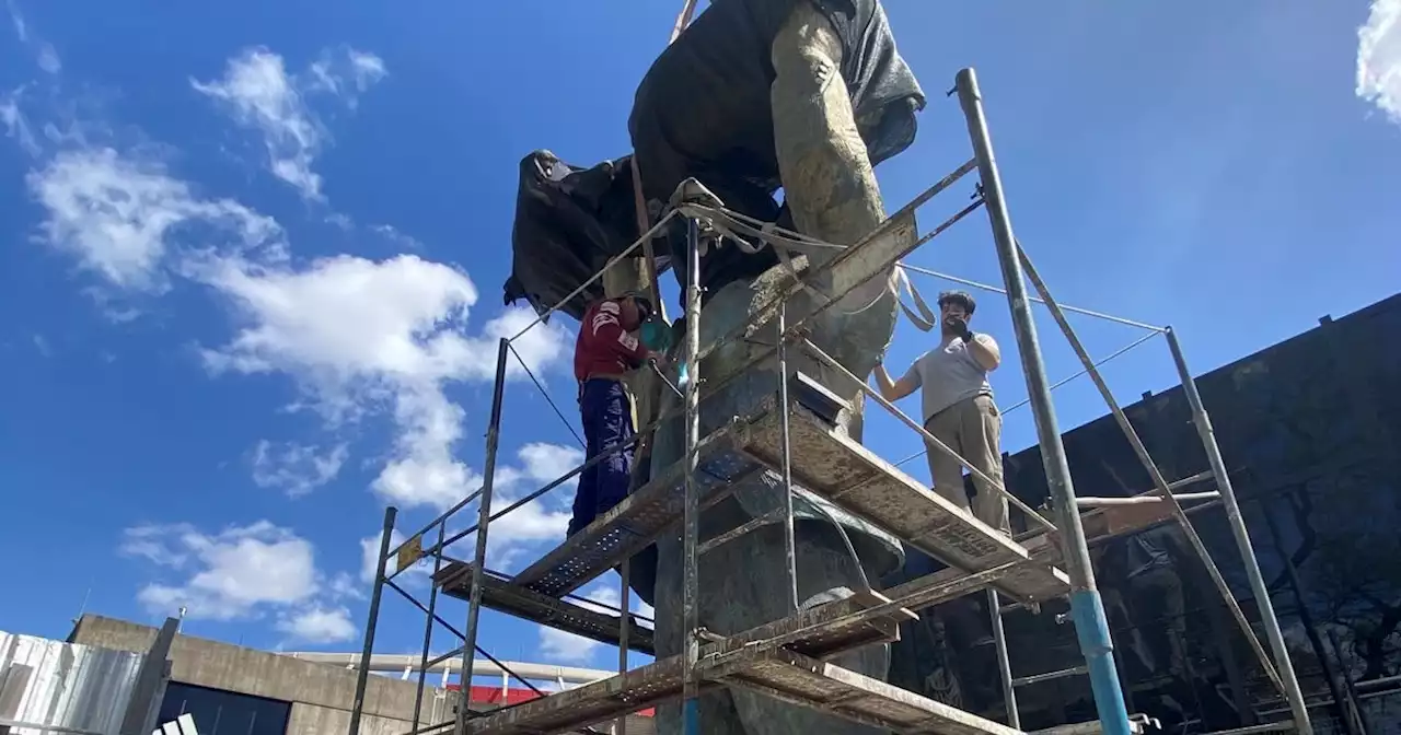 Los primeros ausentes para la inauguración de la estatua de Gallardo