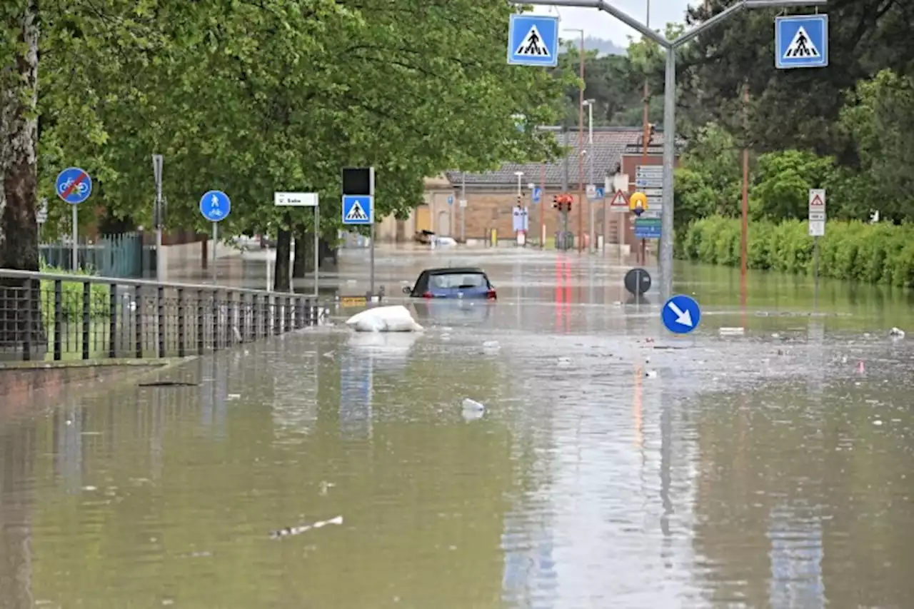 Otte er døde, og flere er savnede, efter Norditalien er blevet hårdt ramt af regn