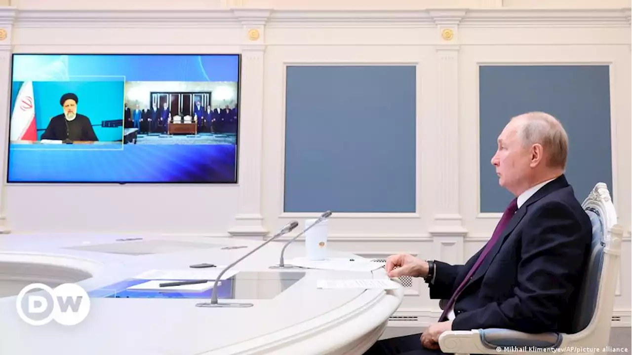 با حضور رئیسی و پوتین توافقنامه خط ریلی رشت-آستارا امضا شد – DW – ۱۴۰۲/۲/۲۷