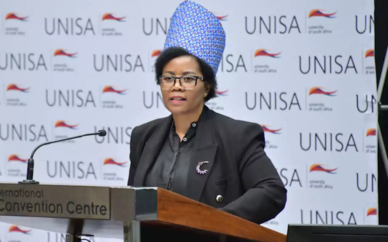 Report commissioned by DHET recommends Unisa be placed under administration