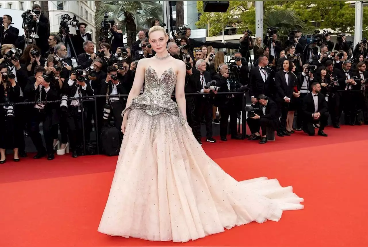 Festival de Cannes 2023 : Elle Fanning subjugue la croisette avec une incroyable robe de princesse