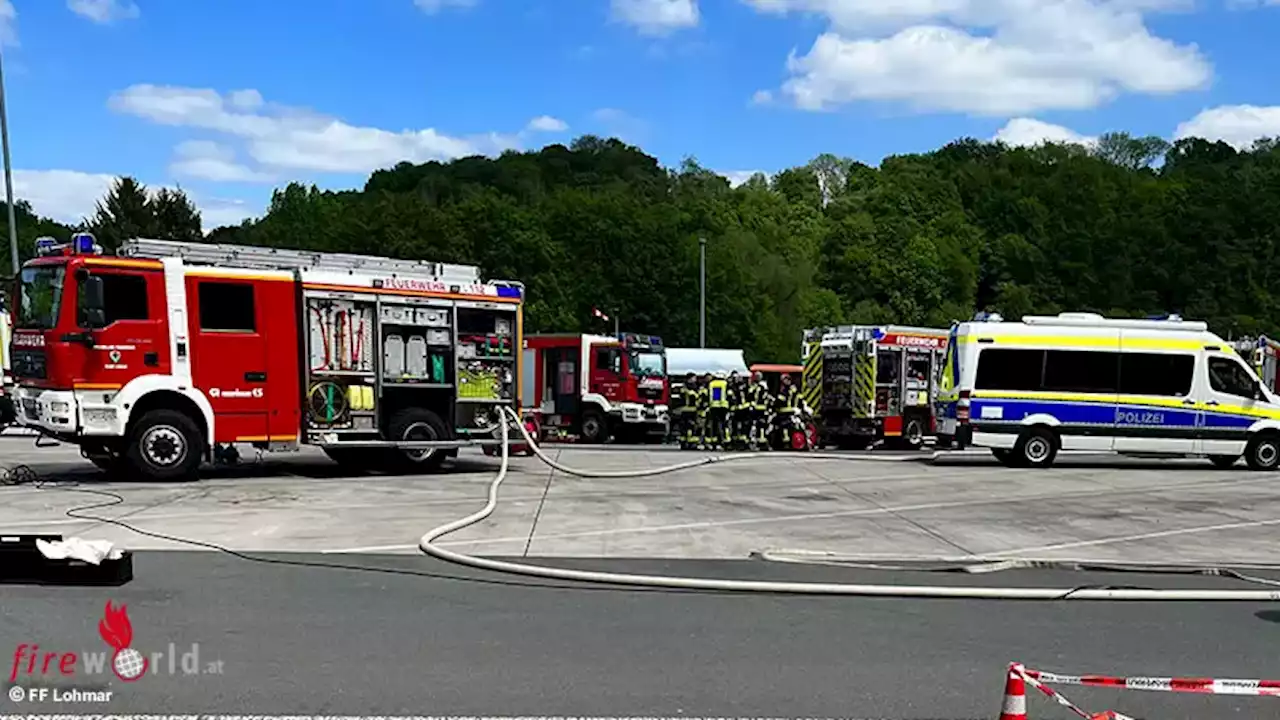 D: Austretendes Gefahrgut sorgt für Großeinsatz der Feuerwehr Lohmar