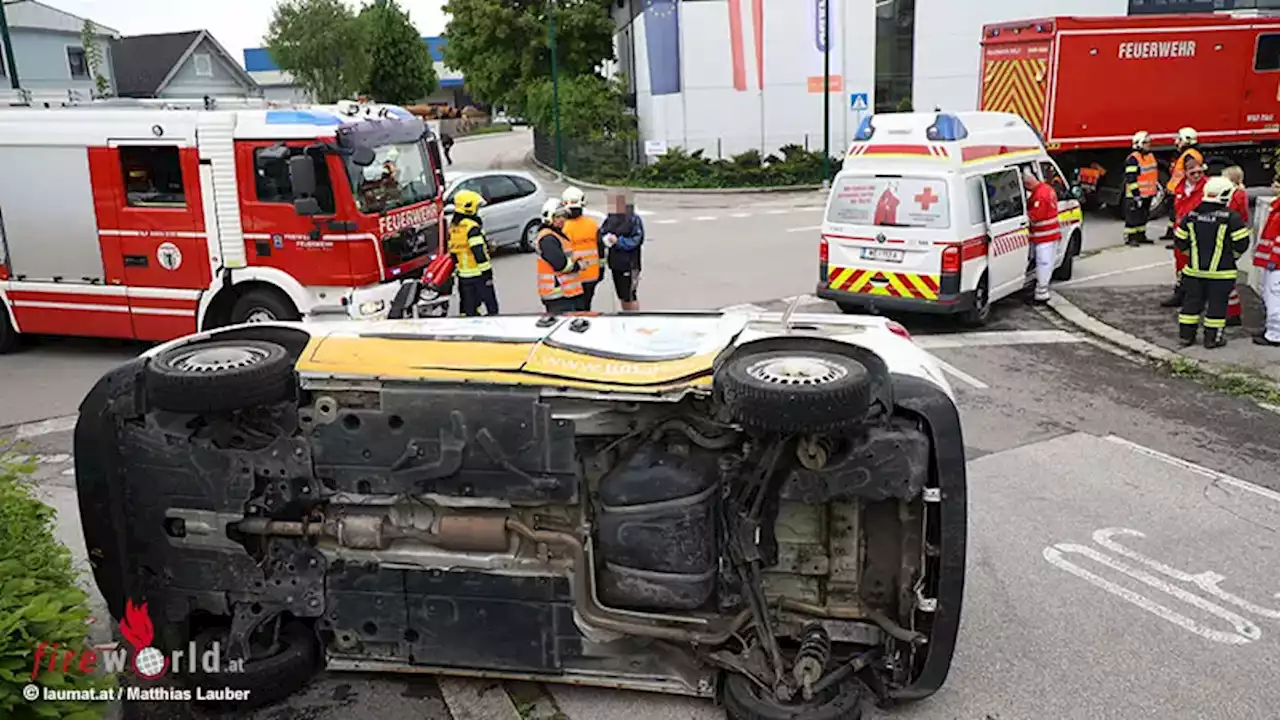 Oö: Kleintransporter bei Kollision auf Kreuzung in Wels überschlagen