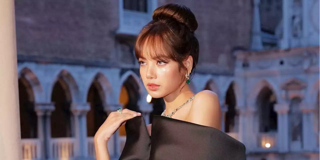 Blackpink’s Lisa Is the Epitome of Elegance in a Gorgeous Off-the-Shoulder Gown