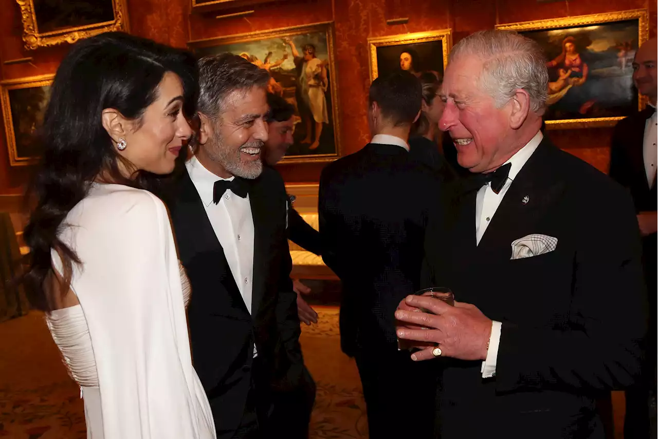 Re Carlo “ruba” i due alleati di Meghan Markle: George e Amal Clooney - iO Donna