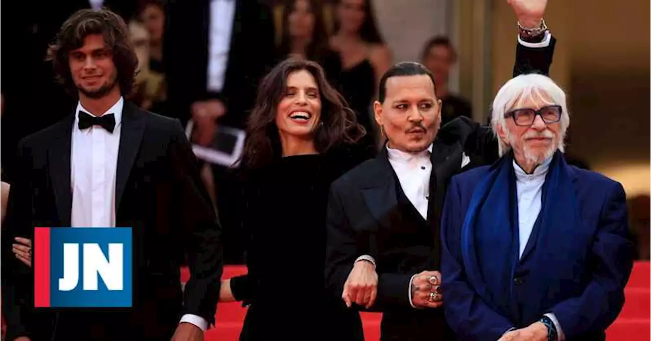 Johnny Depp recebido com euforia no regresso ao protagonismo em Cannes