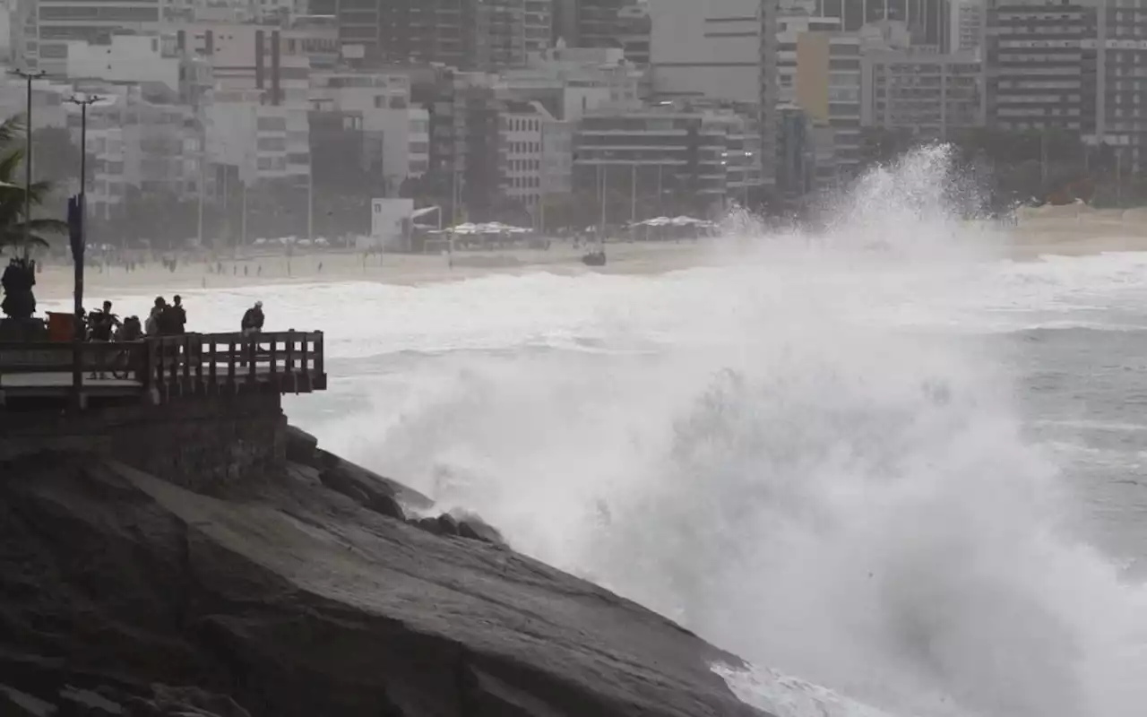 Marinha emite alerta de ressaca com ondas de até três metros na orla do Rio | Rio de Janeiro | O Dia